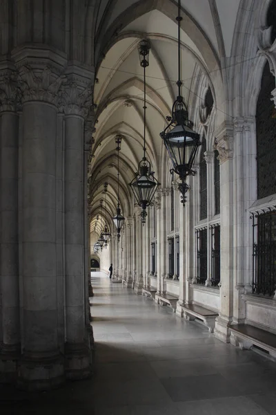 Proyección Columnas Góticas Arcos Lámparas Antiguo Edificio — Foto de Stock