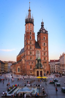 Krakow, Polonya - 5 Temmuz 2016: Krakow 'daki Aziz Mary Bazilikası' nın dışı