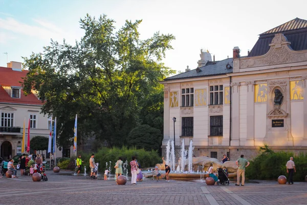 Krakow Poland July 2016 View Houses Fountain Szczepanski Square Krakow — Stock Photo, Image