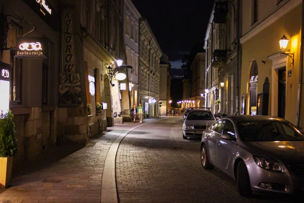Cracóvia Polônia Julho 2016 Vista Uma Rua Noturna Deserta — Fotografia de Stock