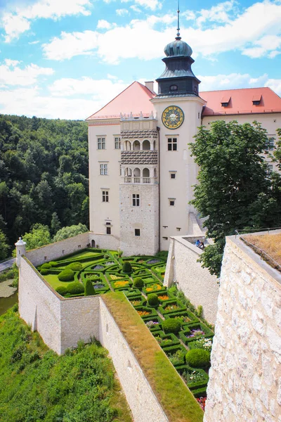 Suloszowa Poland July 2016 Exterior Garden Courtyard Castle Pieskowa Skala — Stock Photo, Image