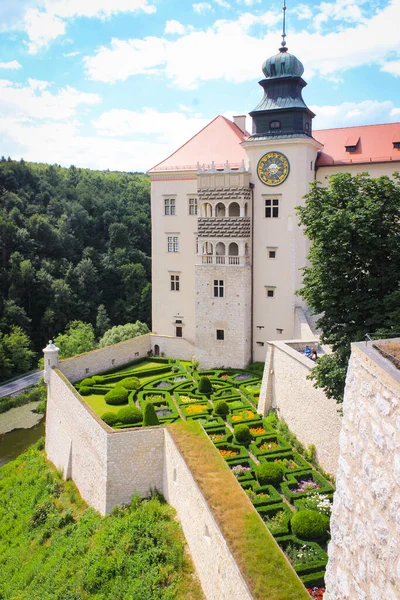 Suloszowa Poland July 2016 Exterior Garden Courtyard Castle Pieskowa Skala — Stock Photo, Image