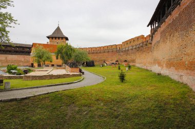 Lutsk, Ukrayna - 13 Mayıs 2017: Çok Eski Lutsk Kalesinin Boş Avlusu