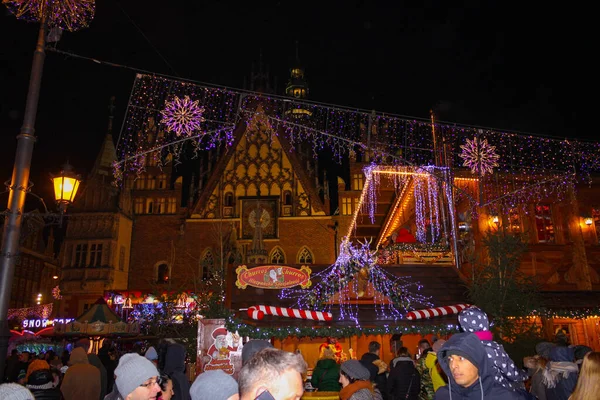 Wroclaw Polsko Prosince 2017 Mnoho Lidí Chodí Každoročním Vánočním Trhu — Stock fotografie