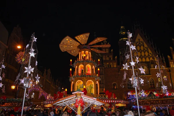 Wroclaw Polsko Prosince 2017 Mnoho Lidí Chodí Každoročním Vánočním Trhu — Stock fotografie