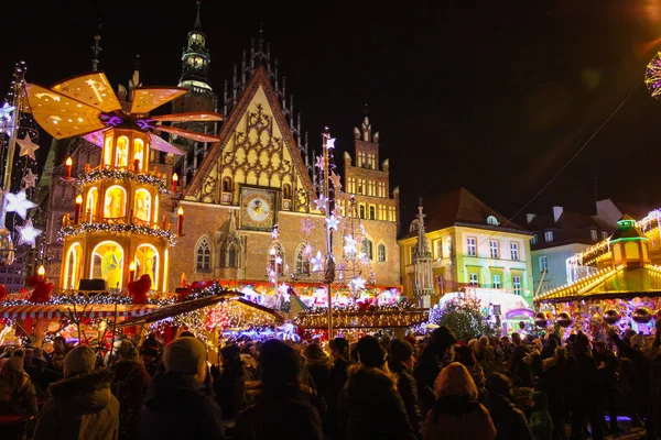 Wroclaw Poland December 2017 Many People Walk Annual Christmas Market — стокове фото