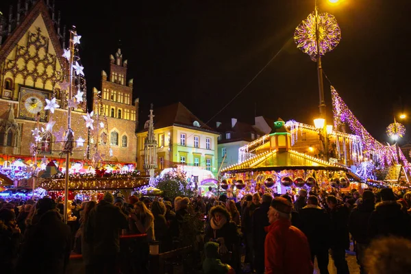 Wroclaw Polsko Prosince 2017 Mnoho Lidí Chodí Každoročním Vánočním Trhu — Stock fotografie