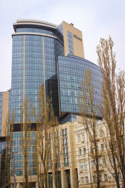 Kyiv, Ukrayna - 16 Nisan 2018 Ukrayna 'nın başkentindeki Hilton Otel Binası