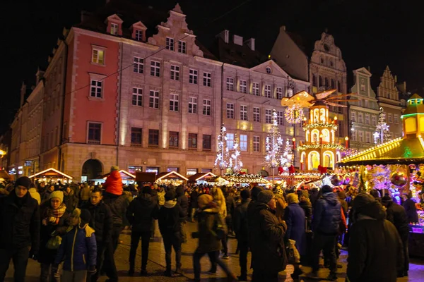 Wroclaw Poland December 2017 Many People Walk Annual Christmas Market — стокове фото