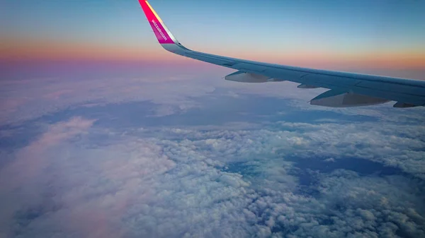 Bruxelas Bélgica Maio 2018 Vista Pôr Sol Janela Avião Wizz — Fotografia de Stock