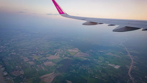 Varsovia Polonia Mayo 2018 Vista Desde Ventana Del Avión Compañía —  Fotos de Stock