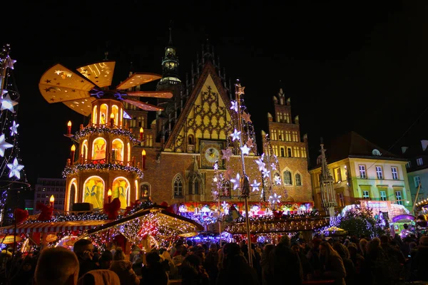 Wroclaw Poland December 2017 Many People Walk Annual Christmas Market — стокове фото