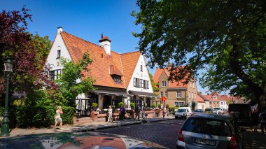 Bruges, Belçika - 12 Mayıs 2018: Oostmeers Caddesi Çok Eski ve Harika Turistik Sokak