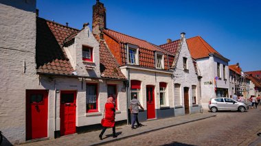 Bruges, Belçika - 12 Mayıs 2018: Oostmeers Caddesi Çok Eski ve Harika Turistik Sokak