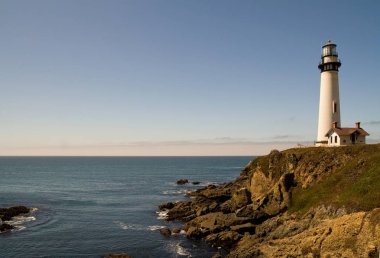 Akşam saatlerinde Pasifik okyanus yakın güvercin noktası deniz feneri California, ABD
