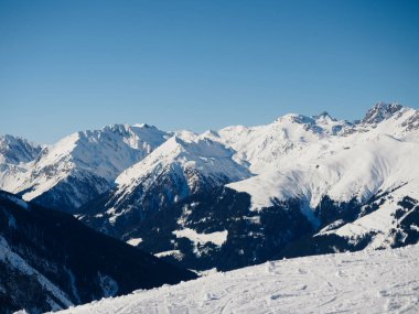 Alpler Mayrhofen, Avusturya yakınındaki kar kaplı