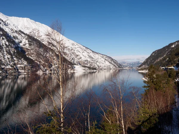 Avusturya'da Achensee göl güneşli kış gününde