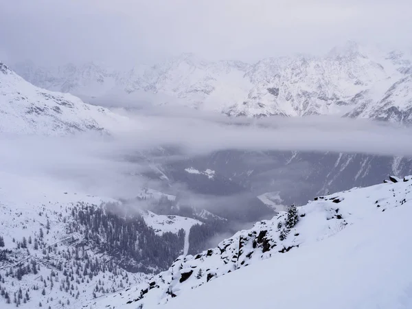 Ckouds alp Vadisi Avusturya'da üzerinde kalın tabaka