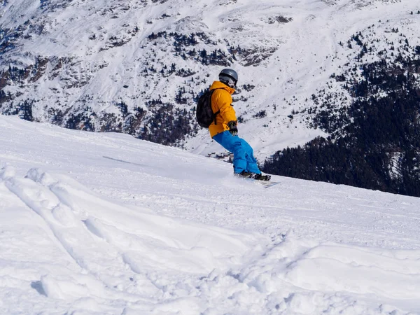 Snowboarder Aflopende Een Helling Soelden Oostenrijk — Stockfoto