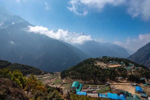 Himalaya zirveleri balo Namche Çarşısı