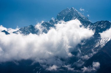 Thamserku dağ zirvesi