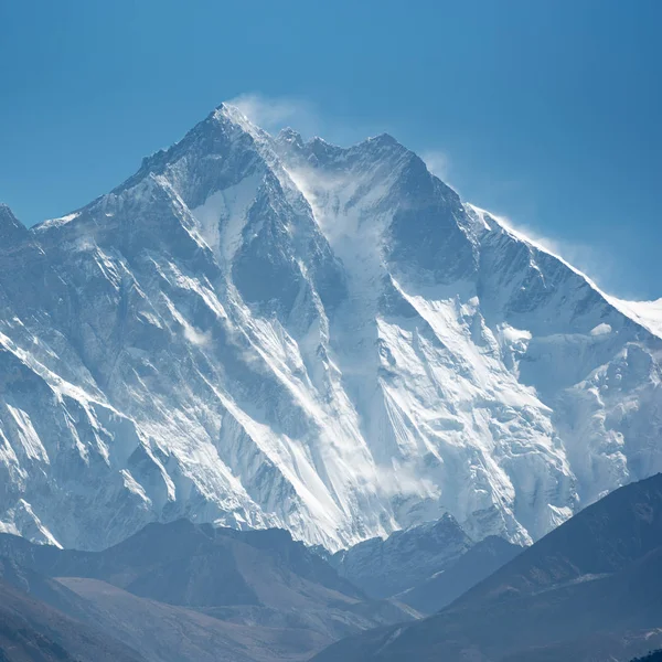 Mt Lhotse no dia ensolarado — Fotografia de Stock