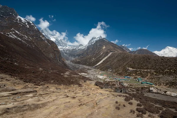 Himalayalar'daki Machhermo'nun küçük köyü