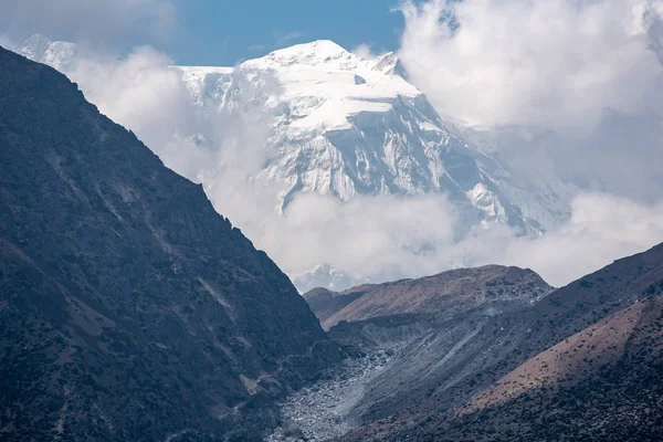 Paisagem montanhosa no Himalaia — Fotografia de Stock