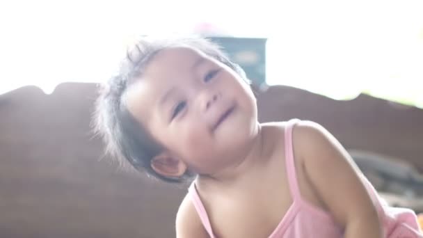 Güzel Küçük Bebek Sevimli Asya Bebek Kız Portresi Kapatın — Stok video