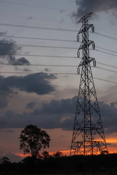 Silhueta Nylon Transmissão Eletricidade Alta Tensão Com Usina Elétrica Contra — Fotografia de Stock