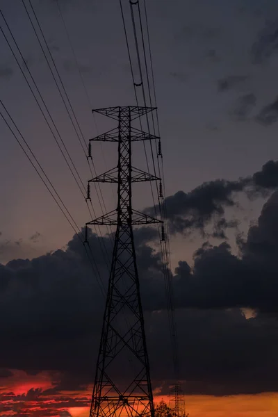 Silhueta Nylon Transmissão Eletricidade Alta Tensão Com Usina Elétrica Contra — Fotografia de Stock