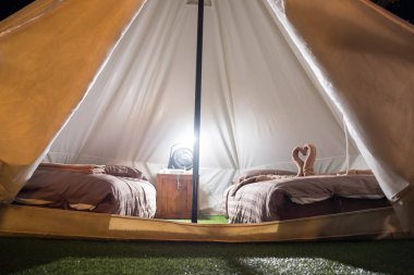 Otel Oda Havluları kuğu şekilleri, havlu sanat, hizmetçi servisi tebrik.