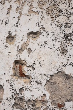 Eski kırık duvar ve tuğla.