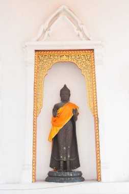Altın buddha heykeli.