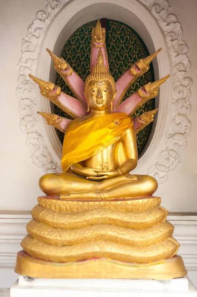 Arany buddha-szobor. — Stock Fotó