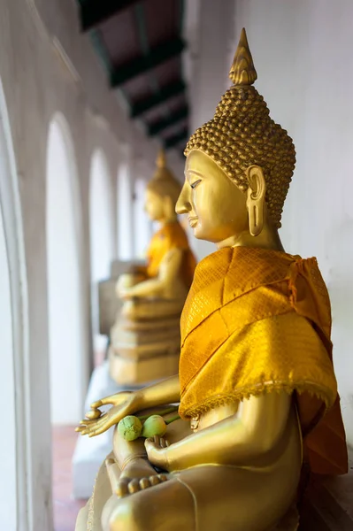 Buddha-Statue aus Gold. — Stockfoto