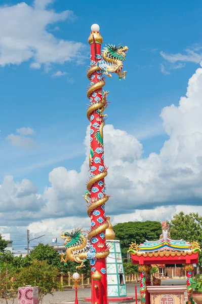 Dragón Oro Estatua Templo Chino Tailandia — Foto de Stock