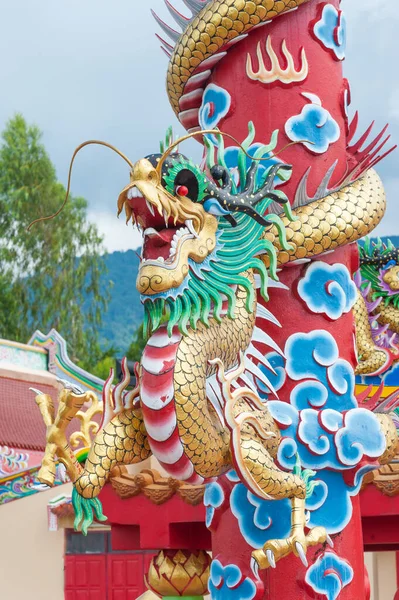 Dragón Oro Estatua Templo Chino Tailandia — Foto de Stock