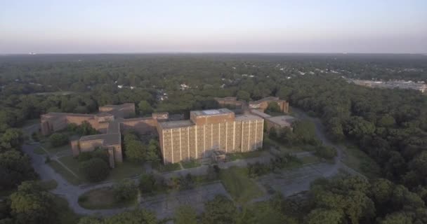 Vista Aérea Gran Edificio Abandonado King Park Nueva York — Vídeos de Stock