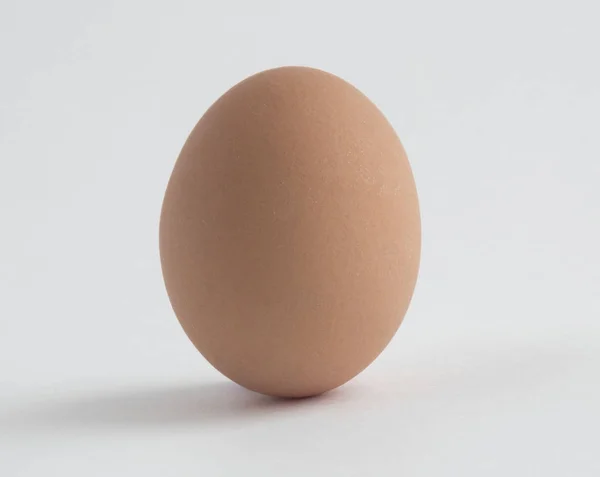 yumurta beyaz arka plan üzerinde kesme izole