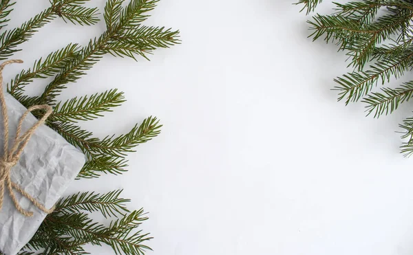 Noel kompozisyon. Noel hediyesi beyaz arka plan üzerinde.