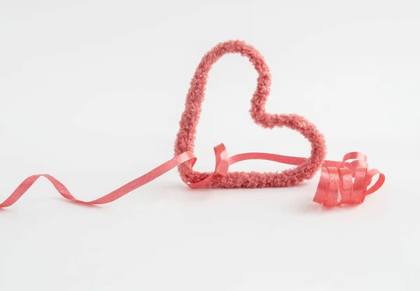 Beyaz arka plan ile oyulmuş kalpler. İçin Sevgililer günü, Bayan gün, anneler Day.Trend renk