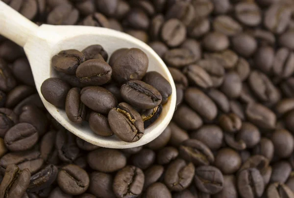 kavrulmuş kahverengi kahve çekirdekleri,-ebilmek var olmak kullanılmış bir arka plan ve doku olarak