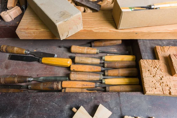 Juego de ranuras para tallar madera en banco — Foto de Stock