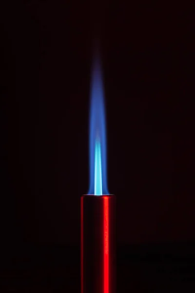 Orta yoğunlukta meşale alevi