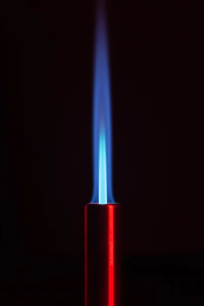 Yüksek yoğunlukta meşale alevi