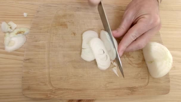Elevated Shot Onion Cut Wooden Board — Stock Video