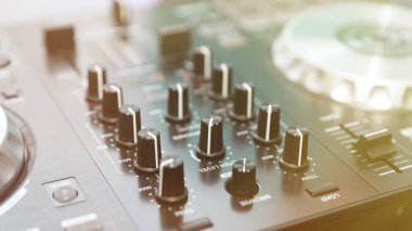 Profesyonel Dj uzak yakın çekim