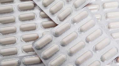 Paketteki beyaz kapsüllerin arkaplanı