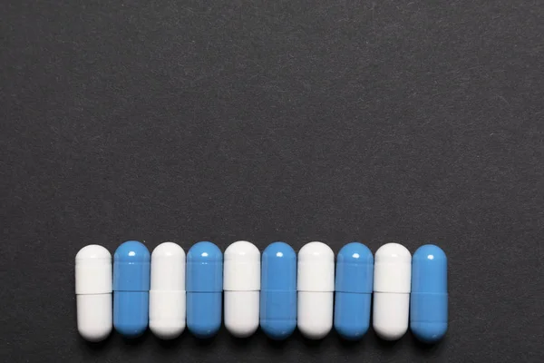 Alternating White Blue Pills Black Background Mock — Stock Photo, Image